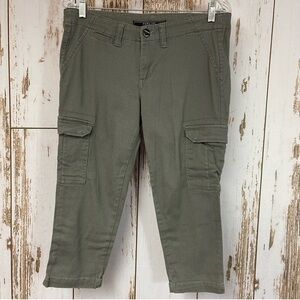 Domaine Brand Jeans, Olive Green Cargo Capris. Size 9. Excellent condition!